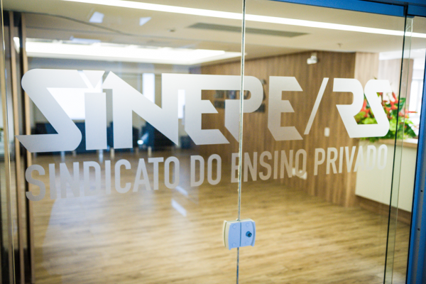 SINEPE/RS comemora 77 anos com foco em inovação e fortalecimento do ensino privado gaúcho